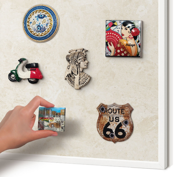 Magnettafel aus Metall für Souvenirs in weißem Rahmen Cremige Eleganz
