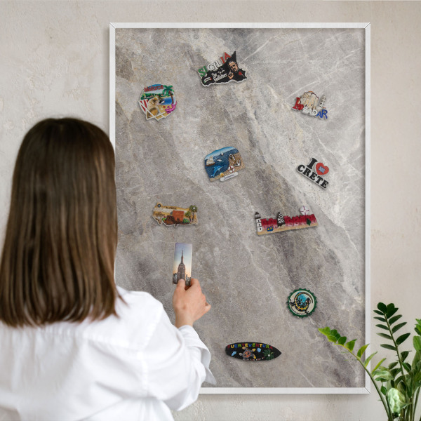 Magnettafel aus Metall für Souvenirs in weißem Rahmen Steintextur