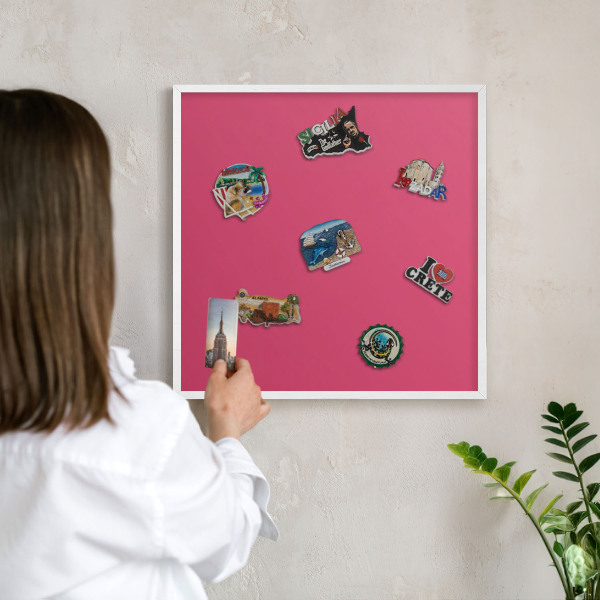 Wand-Magnettafel für Reisesouvenirs mit weißem Rahmen Energierosa