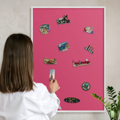 Wand-Magnettafel für Reisesouvenirs mit weißem Rahmen Energierosa