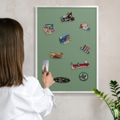 Wand-Magnettafel für Reisesouvenirs mit weißem Rahmen Gedämpftes Grün