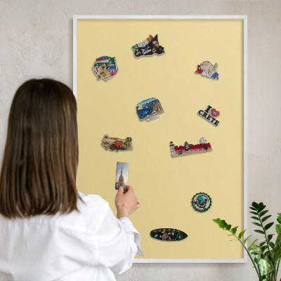 Magnettafel aus Metall für Souvenirs in weißem Rahmen Cremefarbenes Gelb