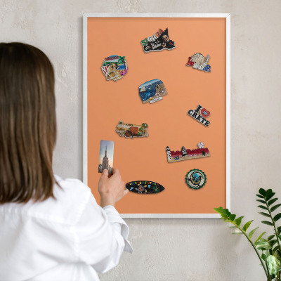 Wand-Magnettafel für Reisesouvenirs mit weißem Rahmen Pastellorange