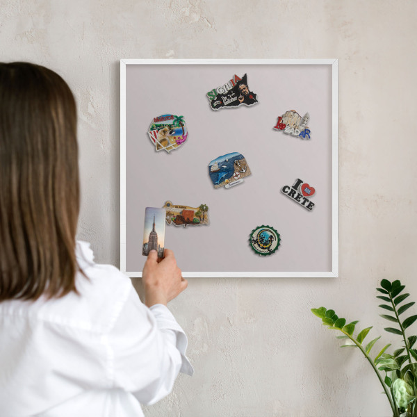 Wand-Magnettafel für Reisesouvenirs mit weißem Rahmen Aschgrau