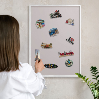 Wand-Magnettafel für Reisesouvenirs mit weißem Rahmen Aschgrau