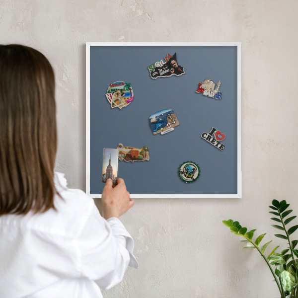 Magnettafel aus Metall für Souvenirs in weißem Rahmen Pastellblau