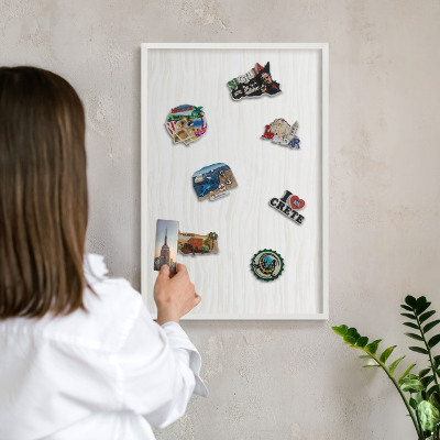 Wand-Magnettafel für Reisesouvenirs mit weißem Rahmen Harmonie der Linien
