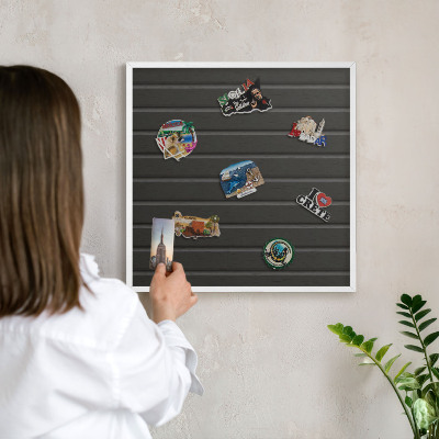 Magnettafel aus Metall für Souvenirs in weißem Rahmen Paneeltextur