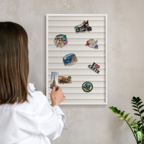 Wand-Magnettafel für Reisesouvenirs mit weißem Rahmen Vertikale Linien