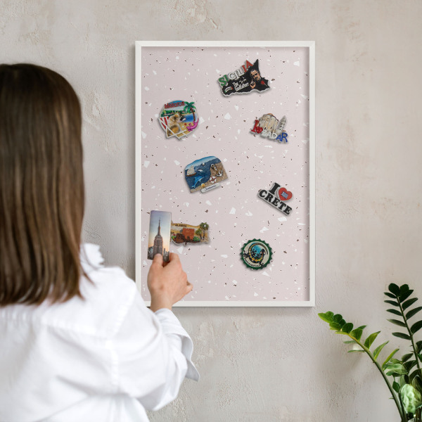 Magnettafel aus Metall für Souvenirs in weißem Rahmen Moderner Terrazzo