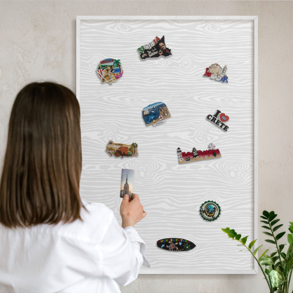 Wand-Magnettafel für Reisesouvenirs mit weißem Rahmen Holzmuster