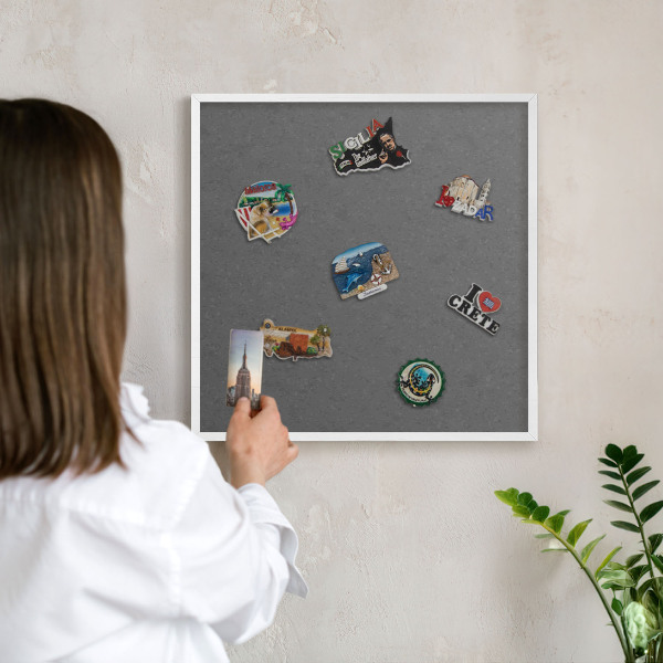 Magnettafel aus Metall für Souvenirs in weißem Rahmen Graue Textur