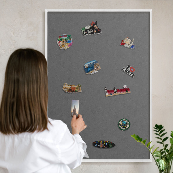 Magnettafel aus Metall für Souvenirs in weißem Rahmen Graue Textur