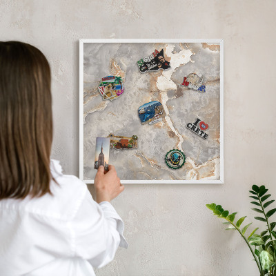 Wand-Magnettafel für Reisesouvenirs mit weißem Rahmen Marmor-Eleganz