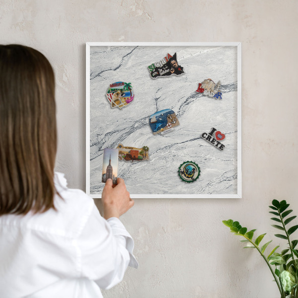 Wand-Magnettafel für Reisesouvenirs mit weißem Rahmen Graue Eleganz