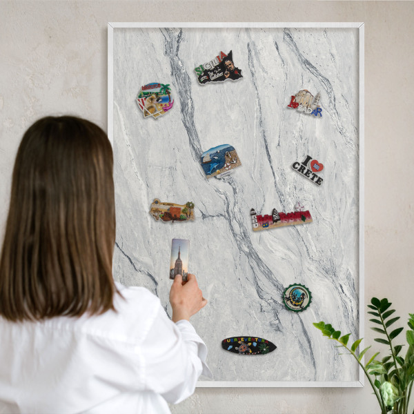 Wand-Magnettafel für Reisesouvenirs mit weißem Rahmen Graue Eleganz