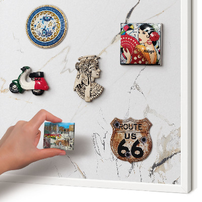 Wand-Magnettafel für Reisesouvenirs mit weißem Rahmen Moderne Eleganz
