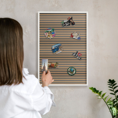 Magnettafel aus Metall für Souvenirs in weißem Rahmen Geometrisches Muster