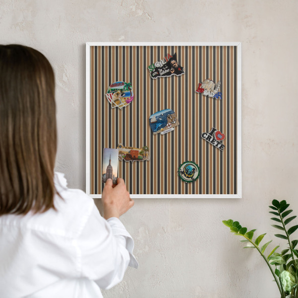 Magnettafel aus Metall für Souvenirs in weißem Rahmen Geometrisches Muster