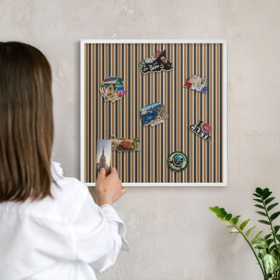 Magnettafel aus Metall für Souvenirs in weißem Rahmen Geometrisches Muster