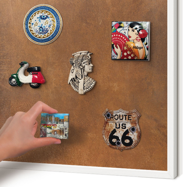 Magnettafel aus Metall für Souvenirs in weißem Rahmen Braune Textur