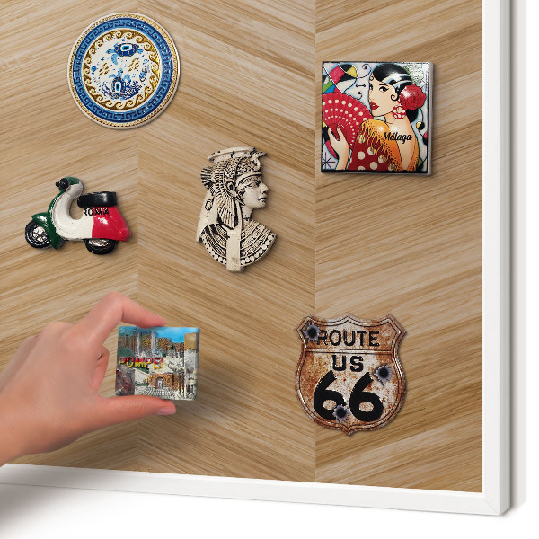 Wand-Magnettafel für Reisesouvenirs mit weißem Rahmen Holz-Fischgrätmuster