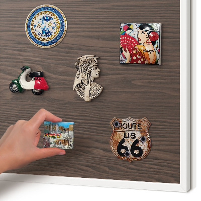 Magnettafel aus Metall für Souvenirs in weißem Rahmen Naturholz