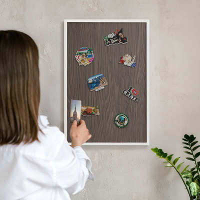 Magnettafel aus Metall für Souvenirs in weißem Rahmen Naturholz