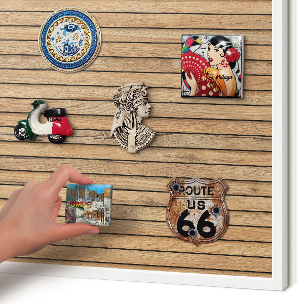 Wand-Magnettafel für Reisesouvenirs mit weißem Rahmen Holzbretter