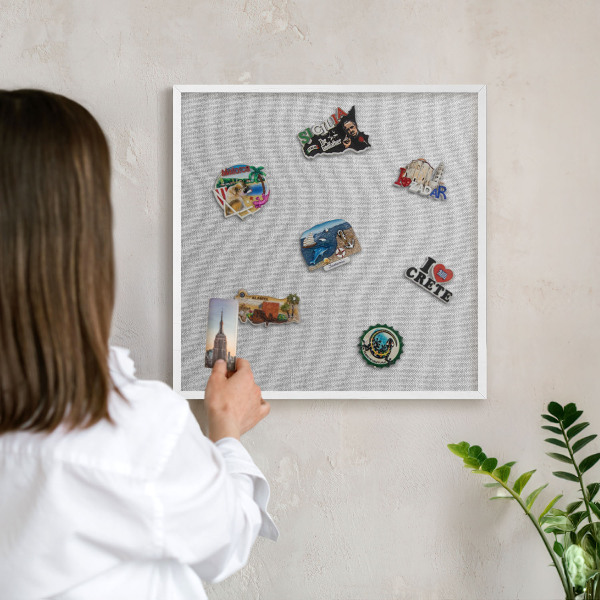 Wand-Magnettafel für Reisesouvenirs mit weißem Rahmen Subtile Eleganz