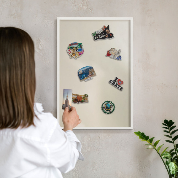 Magnettafel aus Metall für Souvenirs in weißem Rahmen Nebelton