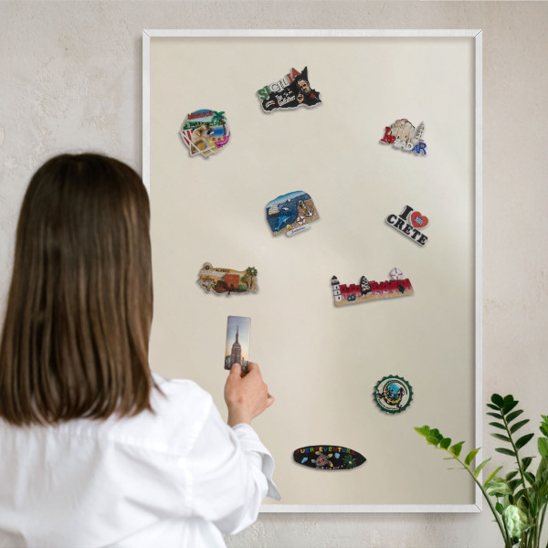 Magnettafel aus Metall für Souvenirs in weißem Rahmen Nebelton