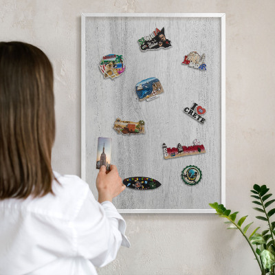 Wand-Magnettafel für Reisesouvenirs mit weißem Rahmen Holzkonstruktion
