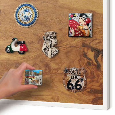 Magnettafel aus Metall für Souvenirs in weißem Rahmen Naturholz