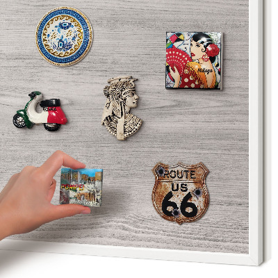 Wand-Magnettafel für Reisesouvenirs mit weißem Rahmen Holzstruktur