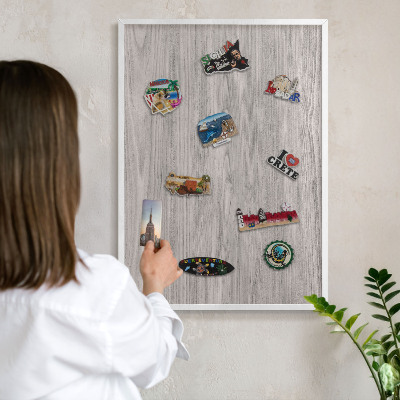 Wand-Magnettafel für Reisesouvenirs mit weißem Rahmen Holzstruktur