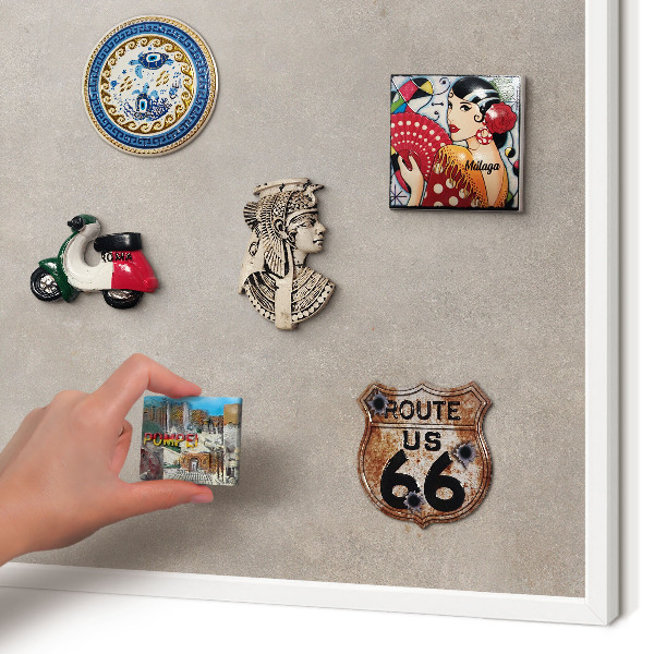 Magnettafel aus Metall für Souvenirs in weißem Rahmen Neutrale Eleganz