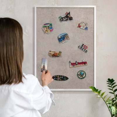 Magnettafel aus Metall für Souvenirs in weißem Rahmen Neutrale Eleganz