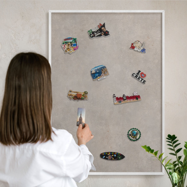 Magnettafel aus Metall für Souvenirs in weißem Rahmen Neutrale Eleganz