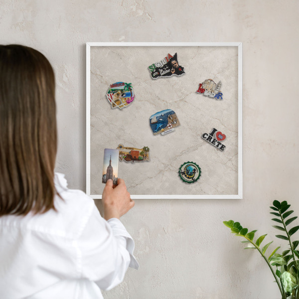 Magnettafel aus Metall für Souvenirs in weißem Rahmen Natürliche Eleganz