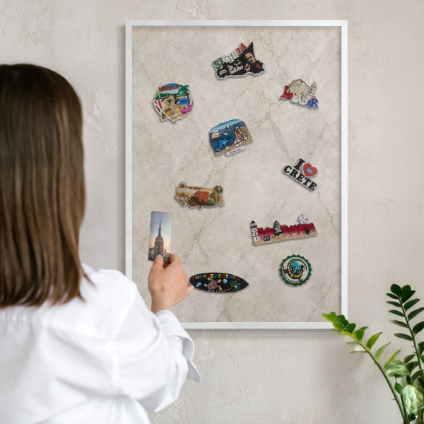 Magnettafel aus Metall für Souvenirs in weißem Rahmen Natürliche Eleganz