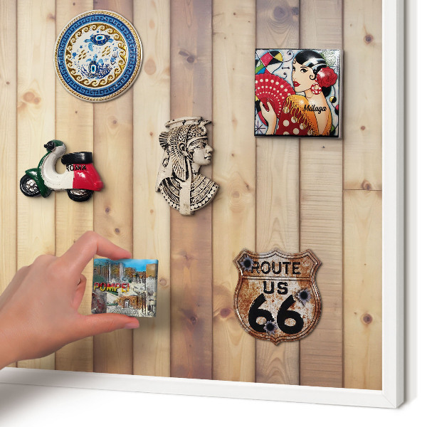 Magnettafel aus Metall für Souvenirs in weißem Rahmen Holzbretter