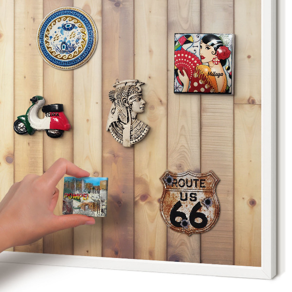 Magnettafel aus Metall für Souvenirs in weißem Rahmen Holzbretter