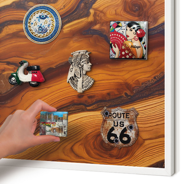 Magnettafel aus Metall für Souvenirs in weißem Rahmen Holzringe