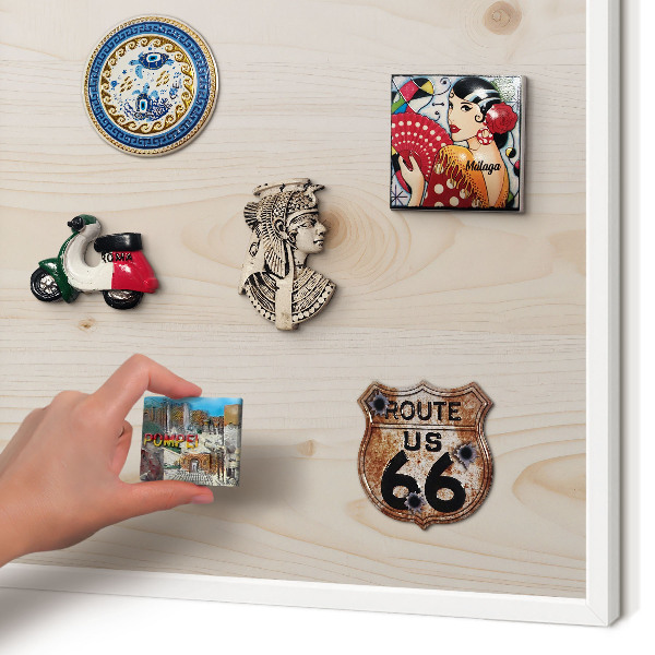 Magnettafel aus Metall für Souvenirs in weißem Rahmen Holzmuster