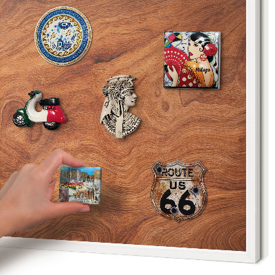 Wand-Magnettafel für Reisesouvenirs mit weißem Rahmen Holzmaserung