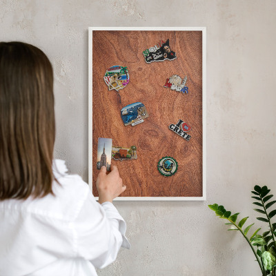 Wand-Magnettafel für Reisesouvenirs mit weißem Rahmen Holzmaserung