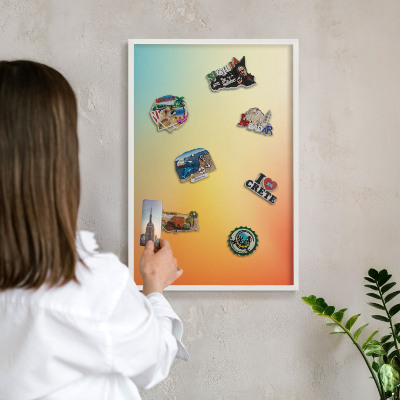 Magnettafel aus Metall für Souvenirs in weißem Rahmen Farbübergang