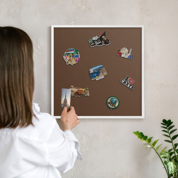 Magnettafel aus Metall für Souvenirs in weißem Rahmen Kastanienbraun