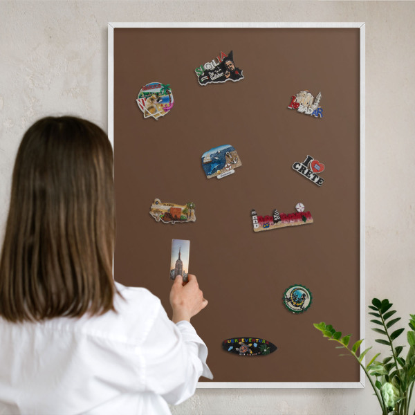 Magnettafel aus Metall für Souvenirs in weißem Rahmen Kastanienbraun